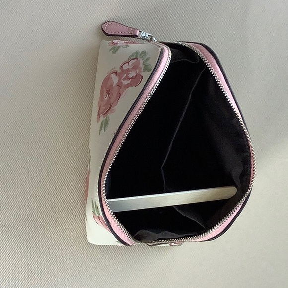 NWT Coach Cosmetic Case - Picture 4 of 6